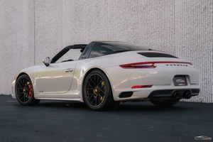 Porsche 911 de 2018, légèrement utilisée, construite avec soin - Product Image 4