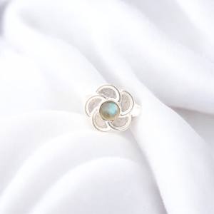 พลอยโกเมนสีแดงทรงรี ตัวเรือนเงินแท้ ดีไซน์ดอกไม้ ทำด้วยมือ เครื่องประดับพลอยสำหรับผู้หญิง สง่างาม เหมาะสำหรับงานปาร์ตี้ ของขวัญสำหรับเธอ - Product Image 6