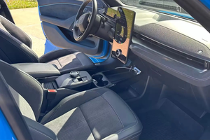 USADO 2022 F o. RR D Mu.st a. Ng M.ach-E GT Performance Edition Paquete 480-HP Dual-Motor AWD Grabber Blue Metallic 4WD/AWD - Product Image 3