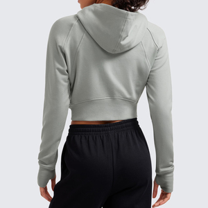 Ensemble deux pièces streetwear pour femme : sweat à capuche court zippé et pantalon de jogging, avec broderie de logo personnalisé - Product Image 6