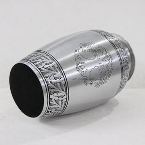 Urne funéraire arbre de vie en aluminium de meilleure qualité finition argentée impression personnalisée fournitures funéraires pour adultes en métal sculpté d'Inde - Product Image 4