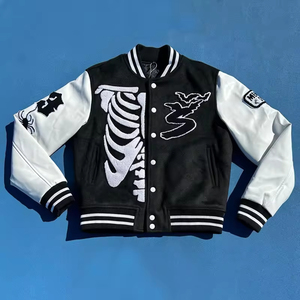 แจ็คเก็ตเบสบอลผ้าขนแกะสีดำสำหรับผู้ชายเสื้อครอปผ้ากำมะหยี่ปักโลโก้ออกแบบได้ตามต้องการ - Product Image 2