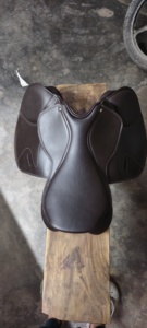 Selle de saut en cuir de cheval de la meilleure qualité selle de course de chevaux tout usage en plein air selles de course de chevaux de sport de luxe abordables - Product Image 4