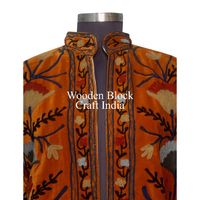 Veste en velours Suzani élégante, faite à la main, courte, brodée, style indien bohème, florale, chaude pour l'hiver, vêtement d'extérieur, cadeau pour femmes