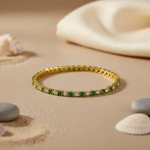 Brazalete de Tenis de Moda para Mujer con Acabado en Oro Chapado con Esmeralda y Diamantes - Product Image 1