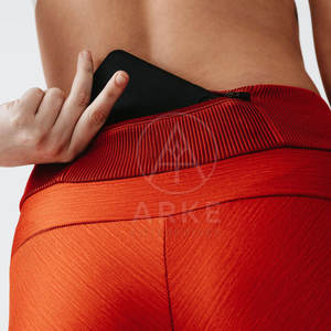 Nouveau style Leggings de yoga pour femmes Pantalon élastique à taille moyenne et à motif solide Prix raisonnable Fabriqué au Pakistan - Product Image 5