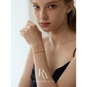 Bracciale con ciondolo a cuore in oro, impermeabile, anti-ossidazione, elegante, raffinato, idea regalo per lei - Product Image 4