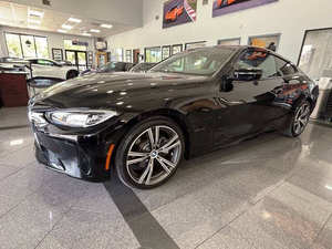 SUV Coupé 2024 Usado, Tracción en las Cuatro Ruedas, Bajo Kilometraje, Caja de Cambios Automática, Volante a la Izquierda, Asientos de Cuero Oscuro, Motor de Gasolina de Aspiración Natural, Techo Panorámico - Product Image 3