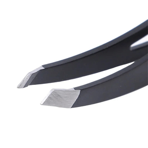 Pince à épiler à sourcils professionnelle avec logo personnalisé pour femmes outil de manucure confortable à large prise en main pointe pointue de couleur personnalisée pour une utilisation en beauté - Product Image 2