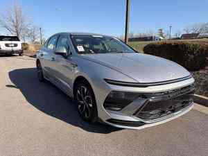 Hyundai Sonata SEL FWD 2025 con Techo Solar, Arranque Remoto, Asientos de Cuero, Transmisión Automática y Llantas de Aleación - Product Image 3