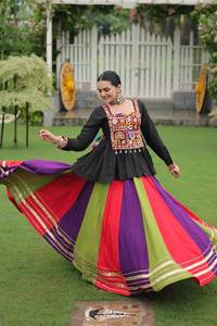 Lehenga Choli en coton Gota Patti Reyon attrayant pour mariage et Navratri - Ambiance spirituelle traditionnelle avec touche festive et séchage rapide - Product Image 6