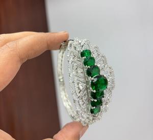 Elegante Brazalete con Acabado Plateado y Piedras de Circonita Cúbica de Primera Calidad para Bodas y Compromisos, Colección para Fiestas, para Mujer - Product Image 1