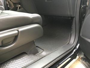 พรมปูพื้นรถยนต์ KATA Mitsubishi Xpander แบบเต็มชุด ผลิตตามขนาดพอดี วัสดุ PVC หนา 5 มม. 3 ชิ้น กันน้ำ ไร้กลิ่น ทำความสะอาดง่าย ทนทาน - Product Image 1