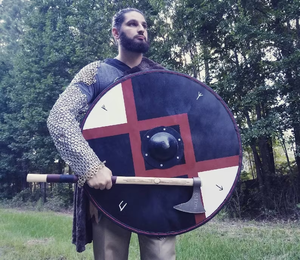 Bouclier Viking fin et léger avec bordure en cuir idéal pour les costumes Cosplay et les foires Shields. par calvin artisanat - Product Image 1