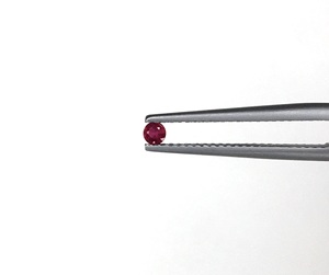 Mejor precio 100% rubí Natural calentado 1,80-2,50mm corte brillante redondo Color rojo sangre oscura piedra preciosa suelta para hacer pulseras - Product Image 3