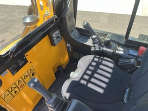 Mini Retroexcavadora JCB 1CXT 2024 con Motor Perkins, Bomba Hidráulica Huade, Motor de Alta Eficiencia y Componentes de Rodamientos - Product Image 4