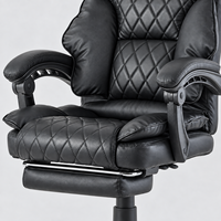Chaise de bureau exécutive moderne en cuir PVC noir avec repose-pieds escamotable, dossier haut, accoudoirs rembourrés matelassés en losanges, idéale pour l'école