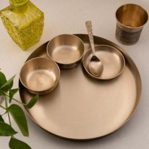 ชุดช้อนแก้วทองเหลืองมีดีไซน์ทันสมัยของขวัญแต่งงานคุณภาพพรีเมียมจากอินเดียราคาดีที่สุดสำหรับห้องนั่งเล่น - Product Image 3