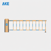 Barrière de circulation pliante AKE IP54 4m en alliage d'aluminium avec moteur sans balais RS485 TCP/IP 4G, accès autoroute, reconnaissance faciale et code QR