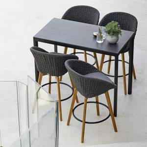 Tabourets de bar de jardin Hoshino en bois massif de haute qualité et rotin noir en osier pour une utilisation en extérieur. - Product Image 4