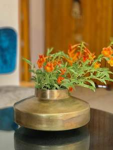 แจกันดอกไม้อลูมิเนียมเคลือบสีทองแบบโบราณมีสายด้านบนและคอแคบหรูหราเหมาะสำหรับโต๊ะอาหารอย่างเป็นทางการ - Product Image 2