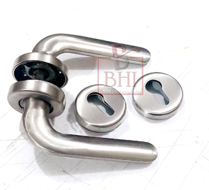 Poignée de porte avec trou de serrure sur rosace 130X55mm Verre Laiton Acier Inoxydable Zinc Pull & Lock Poignée de fenêtre pour hôtels - Product Image 3