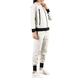 Ensemble coupe-vent pour femmes disponible en gros avec logo personnalisé, ensemble coupe-vent pour femmes, ensemble de survêtement coupe-vent 2 pièces - Product Image 3