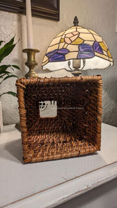 กล่องใส่กระดาษทิชชูสี่เหลี่ยมจัตุรัสทำมือจากหวายแกะสลัก ตกแต่งด้วยงานสานที่ทันสมัย เหมาะสำหรับวางบนโต๊ะทำงาน Tradebyd - Product Image 5