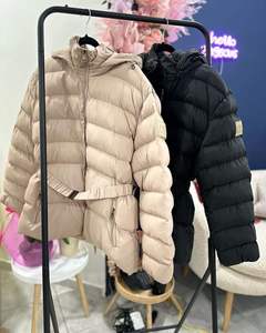 Blouson d'hiver chaud à capuche de style sororité grecque pour femmes avec ceinture, vêtement d'extérieur tendance pour les sœurs - Product Image 1