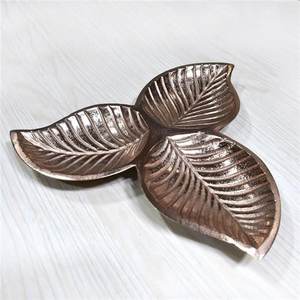 Plateau de service décoratif en aluminium doré Leaf Design avec finition rustique antique Plateau de nourriture de luxe de qualité supérieure utilisé pour la maison et l'hôtel. - Product Image 6