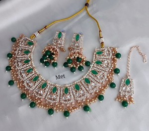 Nouveau Design Plaqué Or Perle Verte Traditionnelle & Kundan Collier Clouté Ensemble de Bijoux pour Femme - Product Image 1