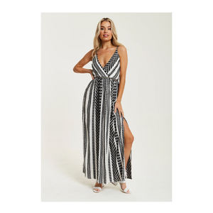 2024 Ropa de tendencia para mujer Vestido largo estampado Aztec Jacquard Maxi vestido en blanco y negro Vestido cómodo de manga corta - Product Image 1