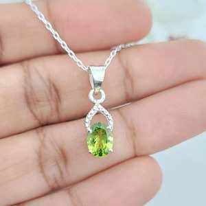 Pendentif en argent sterling plaqué or fait à la main avec péridot, pierre de naissance d'août, cadeau de bijoux pour femmes, enfants, coupe en goutte d'eau, vente en gros - Product Image 4