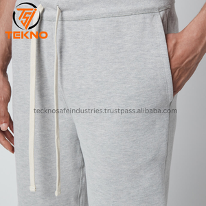 Conçu pour le mouvement, le short de fitness est doté d'un tissu évacuant l'humidité et d'un ajustement extensible pour soutenir la performance et vous garder en colère - Product Image 6