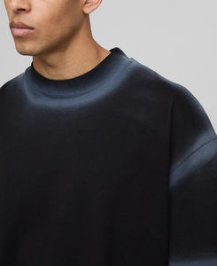 เสื้อยืดผู้ชายผ้าคอตตอน100% สีดำล้วนพิมพ์ลายโลโก้บนจอสีล้วนทรงหลวม - Product Image 5