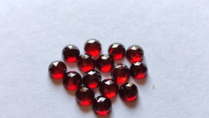 Lote al por mayor de cabujones granate rojo de corte rosa de 4mm, parte posterior plana de cuarzo Natural, forma de piedra facetada suelta, granate similar a Mozambique - Product Image 5