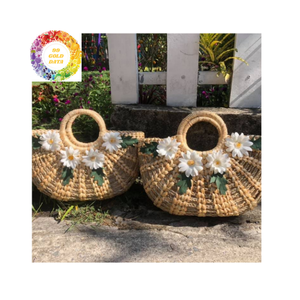 Bolso de mano de jacinto de agua único con forro de algodón suave y decoración floral elegante bolso de paja hecho a mano para mujer - Product Image 2