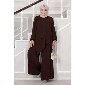 Ensemble deux pièces décontracté asymétrique Aerobin Hijab en crêpe tricoté plissé imprimé floral marron café avec boutons pour femmes musulmanes - Collection Printemps - Product Image 3