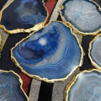 Sous-verre en Agate Bleue Naturelle Sculpté et Gravé, Bord Doré Poli, Tranche de Cristal Écologique de Haute Qualité, 3-4 Pouces, Vente en Gros