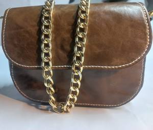 Sac bandoulière en cuir véritable de haute qualité pour femmes, design vintage, facile à transporter, fermeture à rabat, chaîne pour un usage quotidien - Product Image 3