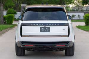 2022 P530 SV LWB, Motor V8 Turboalimentado de 523 hp, Tracción en las Cuatro Ruedas, Equipamiento de Alta Gama, Sin Modificaciones - Product Image 4