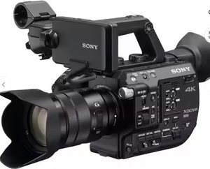 Caméra XDCAM 6K plein format Aver Authentic PXW-FX9K de qualité supérieure avec objectif 28-135 mm F/4 G OSS et garantie de 2 ans - Product Image 1