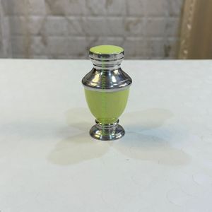 Urna de cremación de alta calidad blanca con flores rojas, suministros de urnas funerarias para urnas de cenizas humanas de exportador indio - Product Image 1