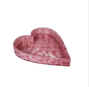 Plateau en résine de marbre rose en forme de cœur |   Organisateur de bureau/coiffeuse esthétique |   Cadeau romantique ou souvenir - Product Image 3