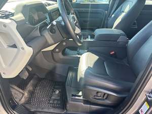 Land Rover Defender 110 S 2023 Usado en Buen Estado - Product Image 3