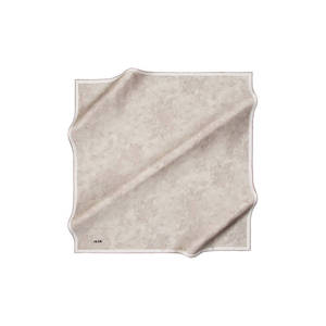Foulard carré beige à motifs floraux - Mouchoir en polyester tendance pour l'été - Product Image 1