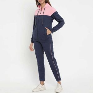 Venta al por mayor de chándales con capucha de las mujeres de calidad superior personalizable estilo de moda impreso sublimación mejores materiales para uso en invierno - Product Image 2