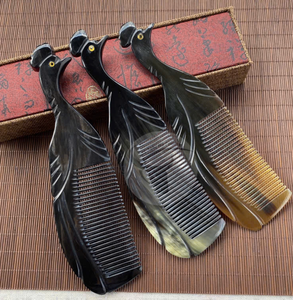 Peine de cuerno hecho a mano vietnamita para peinar el cabello y arreglar la barba Acabado pulido natural - Product Image 4