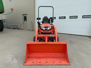 Tracteur à roues Kubota L4810 40 CV Orange avec chargeur frontal et godet attaché - Product Image 3