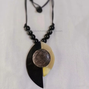 Fabriqué à la main Style religieux résine et corne pendentif collier bijoux de mode pour cadeaux en gros prix usine modèle Animal modèle - Product Image 1